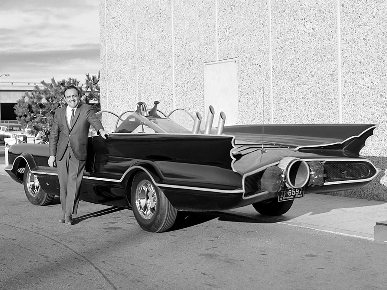 Lincoln Futura Batmobile by Barris Kustom (1966) - Old Concept Cars